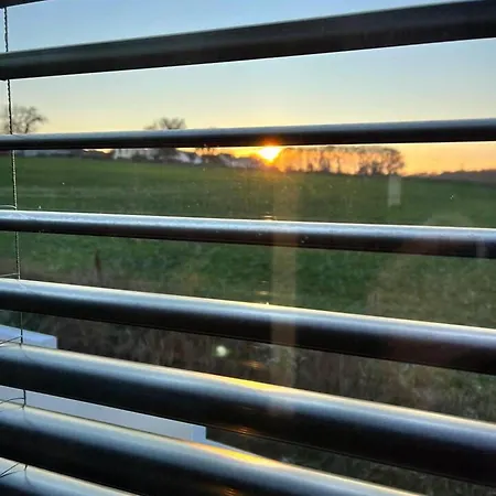 House - Sleeps 8 - Pets Ok - Garden - Parking *