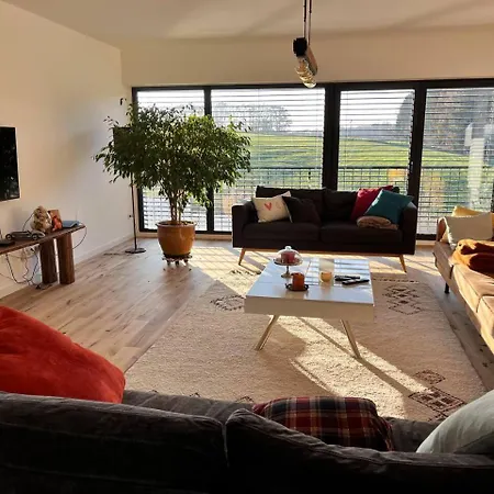 Villa House - Sleeps 8 - Pets Ok - Garden - Parking