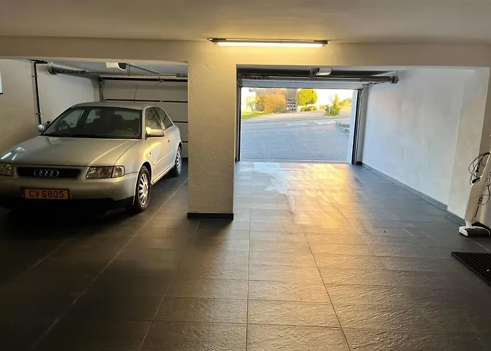 House - Sleeps 8 - Pets Ok - Garden - Parking