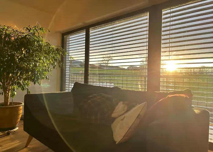 House - Sleeps 8 - Pets Ok - Garden - Parking Villa