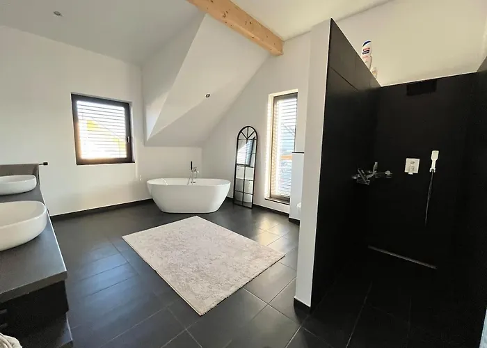 House - Sleeps 8 - Pets Ok - Garden - Parking * Berdorf