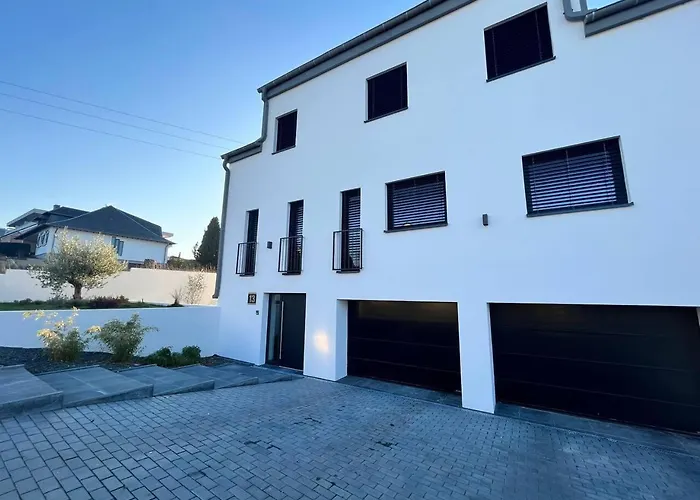 House - Sleeps 8 - Pets Ok - Garden - Parking Villa *