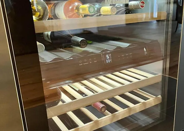 Villa House - Sleeps 8 - Pets Ok - Garden - Parking